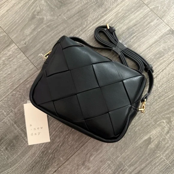 NWT A New Day Basket Weave Crossbody Black Bag Purse Detachable Strap - Picture 1 of 4